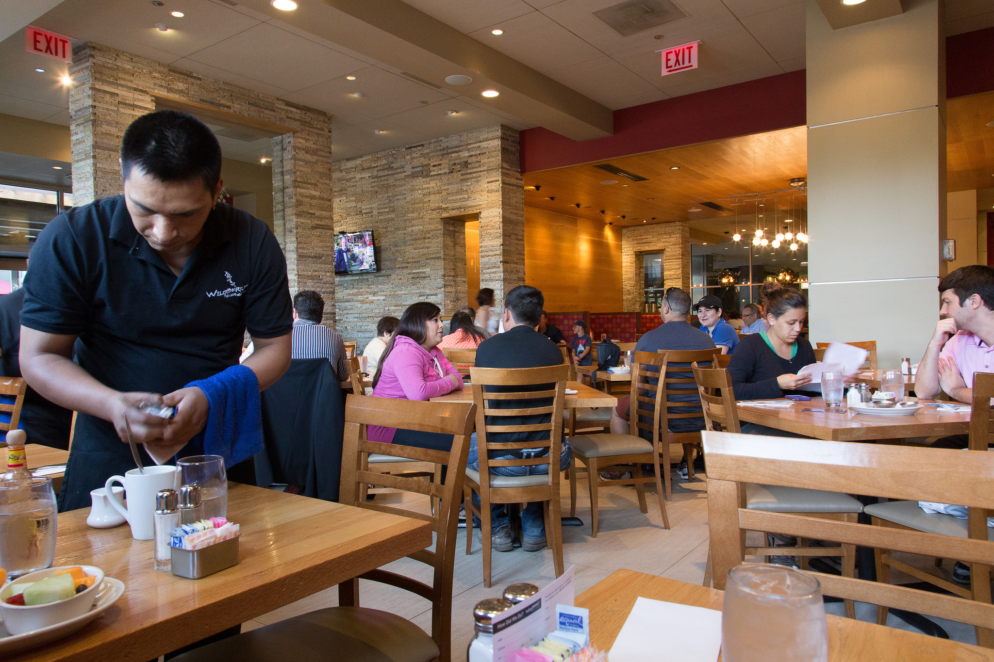 Tipping System Exacerbates Unfair Pay At Restaurants Couple's Tipping Trick Enrages the Internet - ATTN: