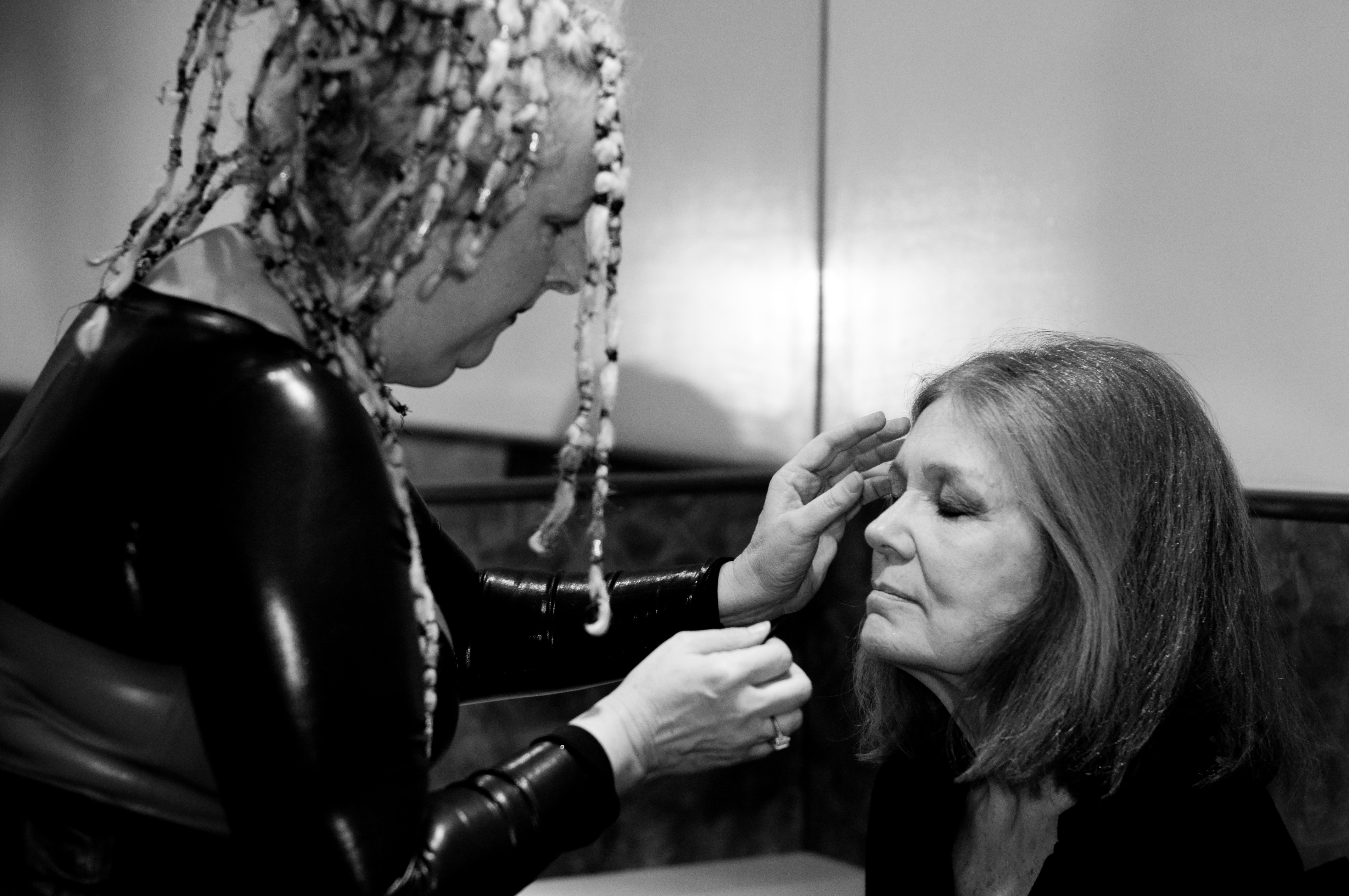 Gloria Steinem applies makeup, 2009