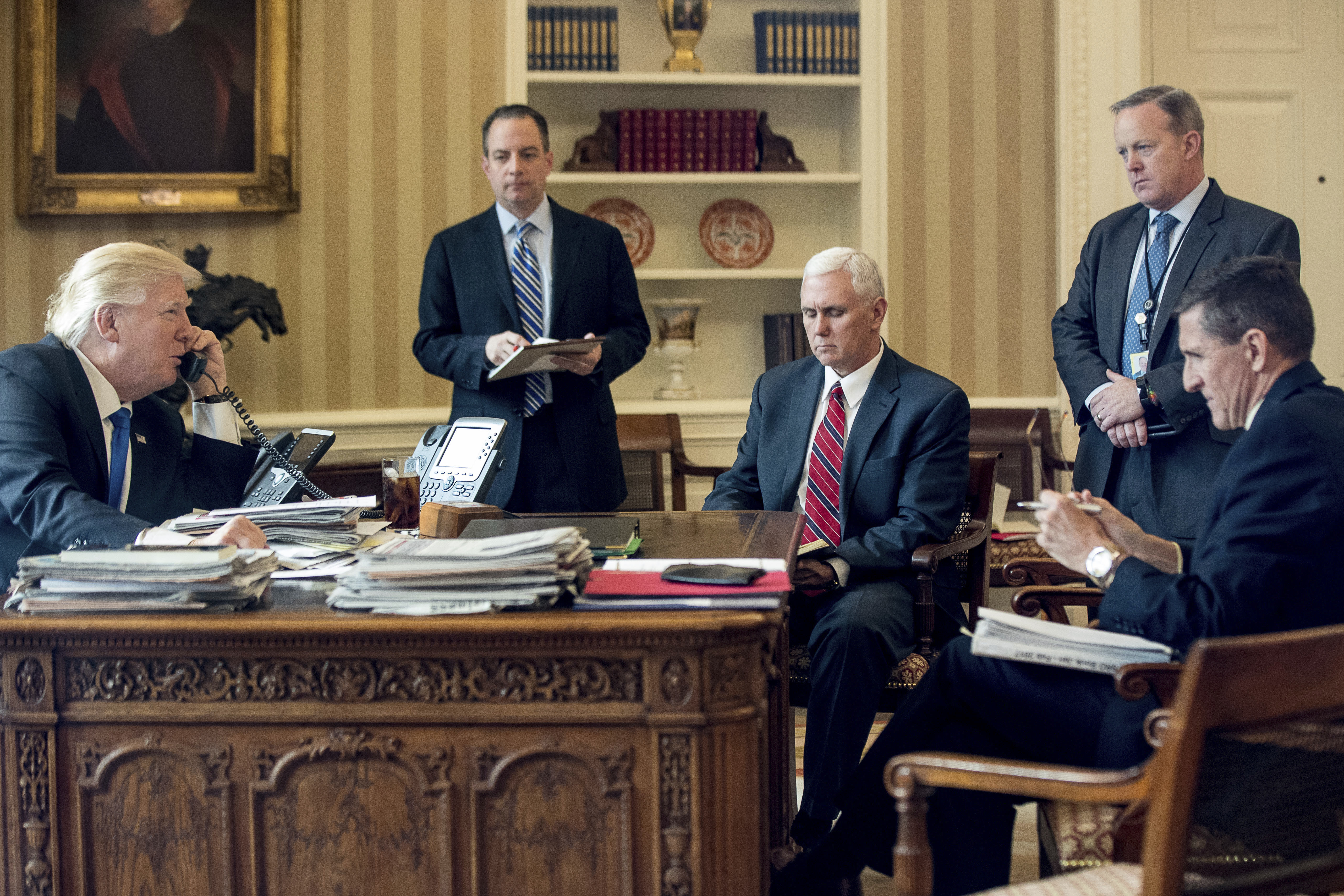 Donald Trump messy desk