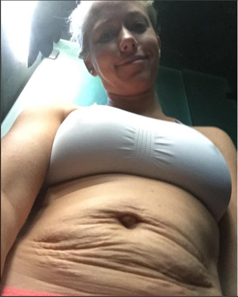 Kendra Wilkinson post pregnancy selfie