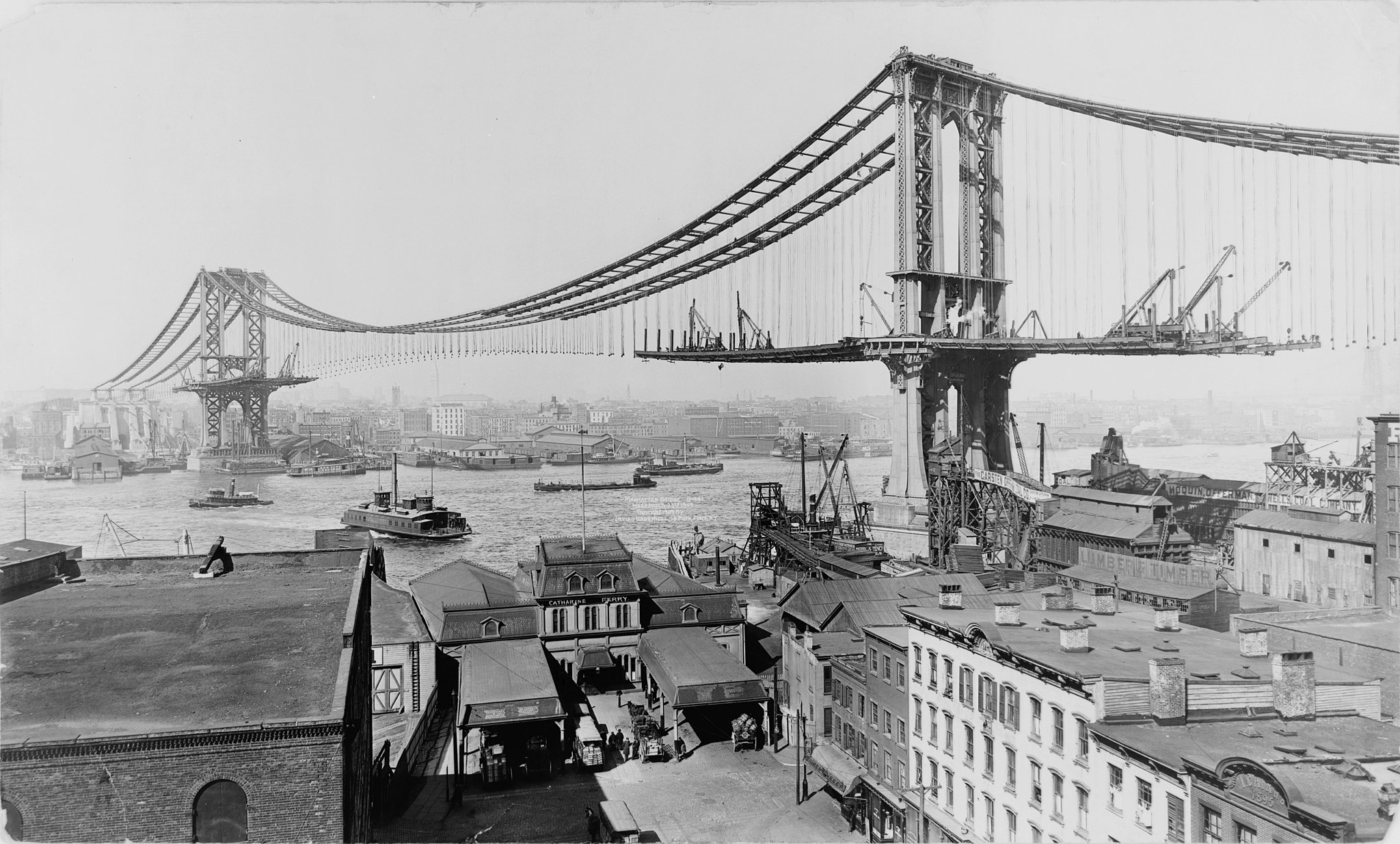 Irving Underhill's 1909 photo of the Manhattan Bridge being buitl