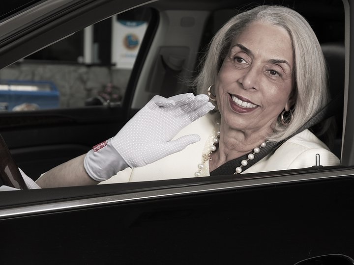 Woman wearing Pump Gloves Woman wearing Pump Gloves