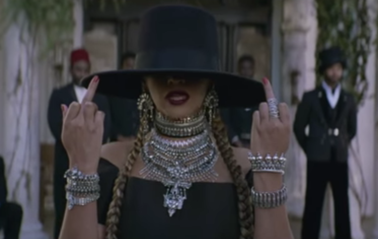 Beyoncé  flips off the camera in "Formation" music video