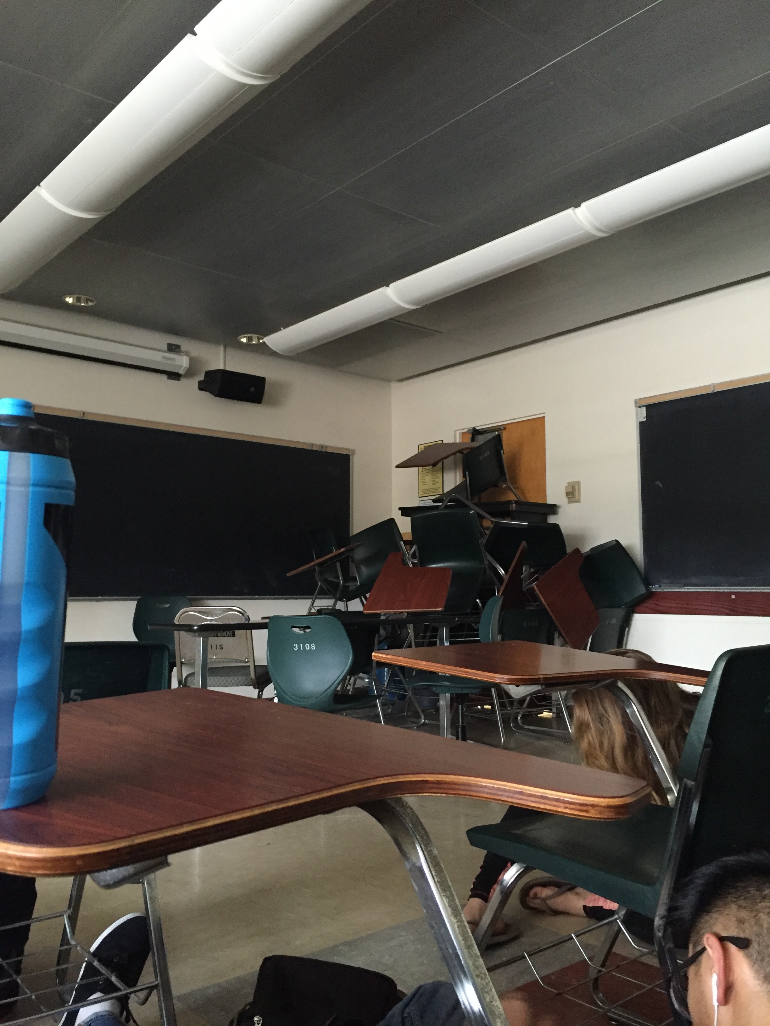 Students barricade themselves in UCLA classrooms 