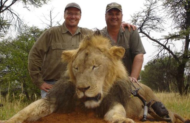Cecil the Lion and hunter