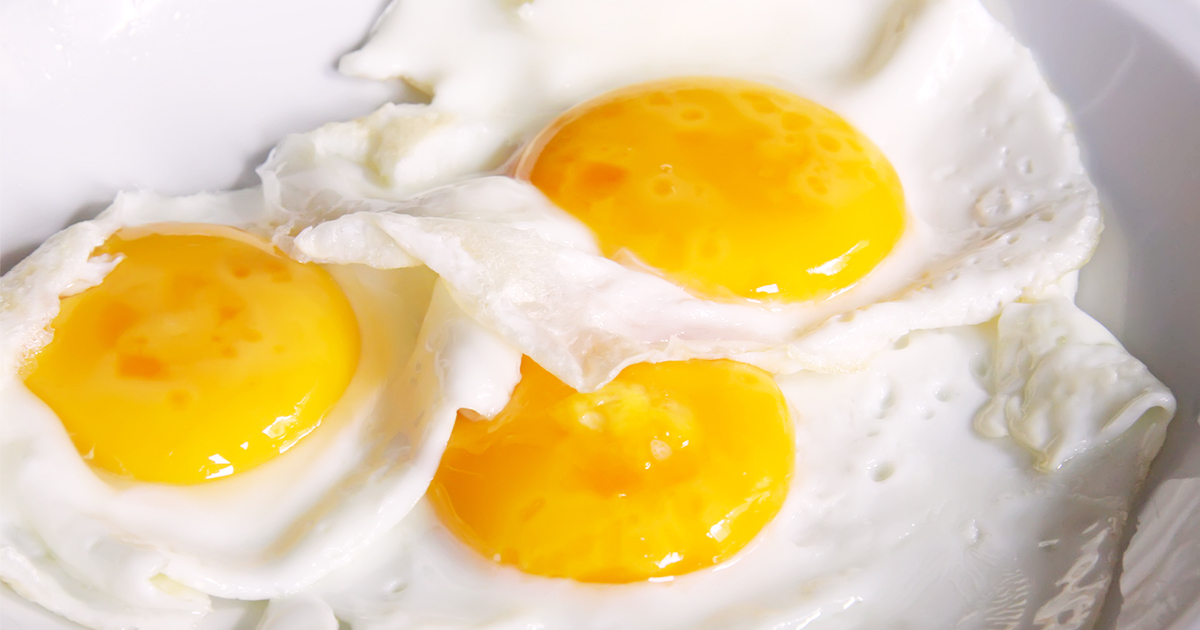 Можно есть яйца каждый день на завтрак. Яичница каждый день. Яйца куриные каждый день. Яичный спас. Яйцо кушать.