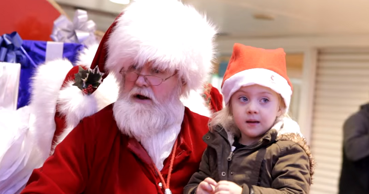 santa-with-child-on-lap