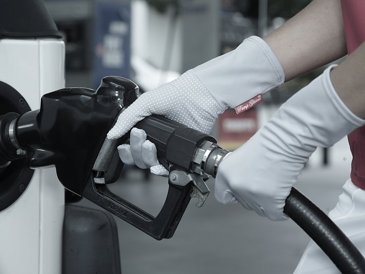 Pump Gloves for women for pumping gas