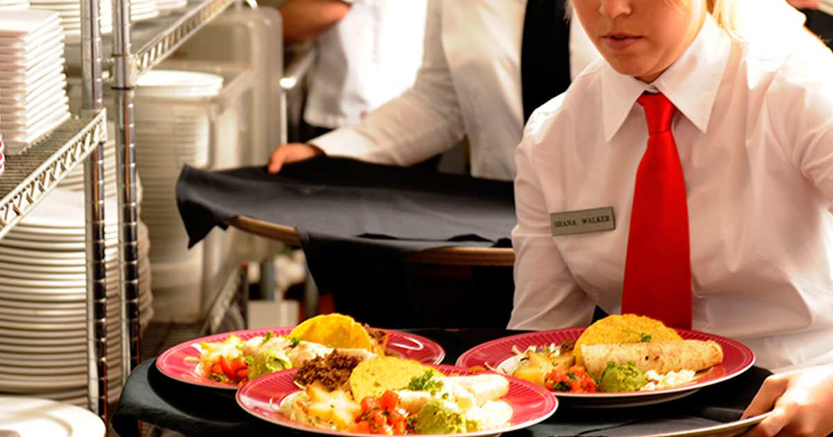 waiter-holding-tray-of-plates
